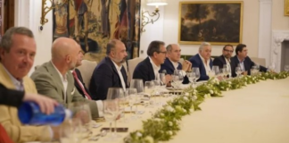 La delegación de Ecuador mantuvo un diálogo con el sector empresarial en Sevilla, en la región andaluza de España, este 28 de junio de 2025. La agenda en este país arrancó con la reunión entre Daniel Noboa, presidente de Ecuador, Antonio Pulido Gutierrez, presidente de Fundación Cajasol, y con potenciales inversionistas.
