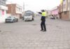 El Municipio de Riobamba, a través de la Dirección de Movilidad, implementó el cambio de sentido de circulación en la calle Bucarest, que pasó a ser unidireccional. Esta medida, basada en análisis técnicos y en un proceso de diálogo abierto con los habitantes del sector, responde al clamor ciudadano y busca, ante todo, priorizar la seguridad vial.