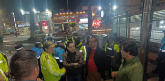 El Municipio, junto a la Gobernación de Chimborazo, la Policía Nacional, el ECU 911 y la Intendencia, desplegó el Plan Piloto para Erradicar el Consumo de Alcohol en Espacios Públicos, bajo el lema de “cero tolerancia” frente a los libadores.