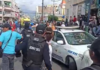 La tarde del 14 de junio en el sector de La Condamine, en Riobamba, provincia de Chimborazo, se vivió momentos de alta tensión, luego de un presunto intento de robo, que desencadenó un enfrentamiento entre antisociales, guardias de seguridad y la Policía Nacional, dejando como saldo varias personas heridas y dos detenidos.