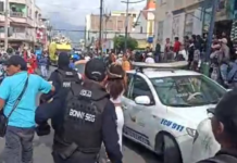 La tarde del 14 de junio en el sector de La Condamine, en Riobamba, provincia de Chimborazo, se vivió momentos de alta tensión, luego de un presunto intento de robo, que desencadenó un enfrentamiento entre antisociales, guardias de seguridad y la Policía Nacional, dejando como saldo varias personas heridas y dos detenidos.