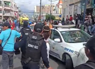 La tarde del 14 de junio en el sector de La Condamine, en Riobamba, provincia de Chimborazo, se vivió momentos de alta tensión, luego de un presunto intento de robo, que desencadenó un enfrentamiento entre antisociales, guardias de seguridad y la Policía Nacional, dejando como saldo varias personas heridas y dos detenidos.