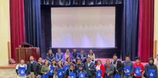 Con la participación de 30 artesanos y gestores culturales, la Pontificia Universidad Católica del Ecuador Sede Ambato y el Departamento de Cultura del GAD Municipal de Píllaro inauguraron el Curso certificado en diseño, propiedad intelectual y marketing para el artesano de la diablada pillareña, en un acto realizado en el Teatro Municipal de la ciudad.