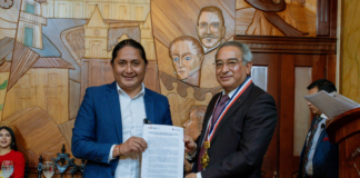 En el marco de la conmemoración de los 201 años de cantonización de la ciudad de Guaranda, la Municipalidad de ese cantón, llevó a cabo una sesión solemne conmemorativa del aniversario, en que también se otorgaron las distinciones honoríficas “Cacique Guaranga” a ciudadanas y ciudadanos cuya trayectoria constituye un ejemplo de excelencia, servicio y compromiso con el desarrollo de la ciudad y el país.