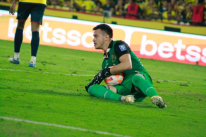 En la previa nadie lo esperaba. Ni el cuerpo técnico, ni sus compañeros, ni siquiera él mismo, Gonzalo Valle pasó de calentar como suplente a ser el último bastión defensivo de Ecuador frente a una potencia como Brasil.