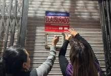La salud pública de los riobambeños se ha visto amenazada por prácticas ilegales en una farmacia local, la cual fue clausurada tras un operativo de control realizado por la Agencia Nacional de Regulación, Control y Vigilancia Sanitaria (Arcsa). La intervención, que pone en evidencia las deficiencias en la regulación sanitaria de ciertos establecimientos, revela un caso alarmante de negligencia que podría haber puesto en riesgo la vida de pacientes.