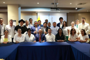 El presidente Daniel Noboa fue condecorado en Machala por los Gobiernos Autónomos Descentralizados (GAD) del país. En el encuentro realizado en el Coliseo 3000, prefectos, alcaldes y presidentes de juntas parroquiales del Ecuador mostraron su respaldo al primer mandatario entregando a Noboa el Bastón de Mando y Servicio y reconociéndolo como  “Líder de Paz”.