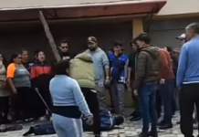 La mañana del 12 de junio, en el sector del Bypass en Riobamba, un presunto delincuente fue sorprendido intentando cometer un robo. La reacción de los vecinos no se hizo esperar: lo interceptaron, lo golpearon y lo retuvieron hasta que llegó la Policía Nacional.