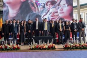 El alcalde de Riobamba, John Vinueza, presentó este miércoles 18 de junio, el informe de rendición de cuentas correspondiente al ejercicio fiscal 2024, en el Palacio de Cristal, con la presencia de autoridades locales, funcionarios municipales y ciudadanía en general.