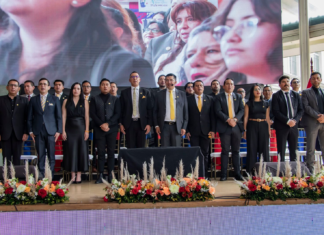 El alcalde de Riobamba, John Vinueza, presentó este miércoles 18 de junio, el informe de rendición de cuentas correspondiente al ejercicio fiscal 2024, en el Palacio de Cristal, con la presencia de autoridades locales, funcionarios municipales y ciudadanía en general.