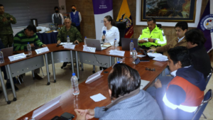 Este 20 de junio se llevó a cabo el Consejo de Seguridad Provincial en las instalaciones de la Brigada Blindada Galápagos. La reunión fue liderada por la Gobernadora de Chimborazo y Presidenta del Consejo, María José Del Pozo, y contó con la participación de autoridades militares y policiales, representantes de la Prefectura, alcaldes de la provincia, funcionarios del Ejecutivo Desconcentrado, Fiscalía General del Estado, Consejo de la Judicatura y demás instituciones competentes.