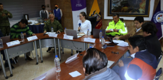 Este 20 de junio se llevó a cabo el Consejo de Seguridad Provincial en las instalaciones de la Brigada Blindada Galápagos. La reunión fue liderada por la Gobernadora de Chimborazo y Presidenta del Consejo, María José Del Pozo, y contó con la participación de autoridades militares y policiales, representantes de la Prefectura, alcaldes de la provincia, funcionarios del Ejecutivo Desconcentrado, Fiscalía General del Estado, Consejo de la Judicatura y demás instituciones competentes.