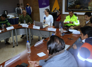 Este 20 de junio se llevó a cabo el Consejo de Seguridad Provincial en las instalaciones de la Brigada Blindada Galápagos. La reunión fue liderada por la Gobernadora de Chimborazo y Presidenta del Consejo, María José Del Pozo, y contó con la participación de autoridades militares y policiales, representantes de la Prefectura, alcaldes de la provincia, funcionarios del Ejecutivo Desconcentrado, Fiscalía General del Estado, Consejo de la Judicatura y demás instituciones competentes.