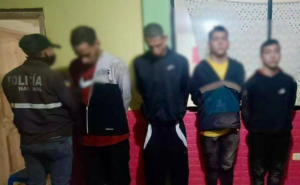 El 3 de junio de 2025, el Tribunal de Garantías Penales de Ambato condenó a Cristian B., Kevin V. y Walter M. a la pena máxima agravada de 40 años de prisión, tras ser declarados culpables de un triple asesinato ocurrido en agosto de 2024. Los sentenciados, vinculados a un grupo de delincuencia organizada, participaron en una jornada de crímenes cometidos con extrema violencia en distintos sectores de la ciudad.