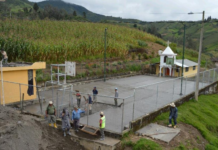 Con una jornada de trabajo comunitario y espíritu de colaboración, la Alcaldía de San Miguel de Bolívar, a través de la Dirección de Obras Públicas, concretó este 18 d junio, la fundición de la cancha de uso múltiple en el recinto Guambulcar, parroquia Santiago.