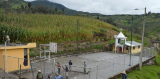 Con una jornada de trabajo comunitario y espíritu de colaboración, la Alcaldía de San Miguel de Bolívar, a través de la Dirección de Obras Públicas, concretó este 18 d junio, la fundición de la cancha de uso múltiple en el recinto Guambulcar, parroquia Santiago.