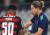 Una convocatoria innecesaria y tensiones diplomáticas con un club gigante. La salida de Gonzalo Plata deja entrever una relación deteriorada entre la FEF y los equipos que ceden a sus figuras. El extremo tricolor, que nunca estuvo en condiciones físicas para disputar los partidos ante Brasil y Perú por las Eliminatorias al Mundial 2026, dejó la concentración del equipo nacional para regresar a Río de Janeiro.