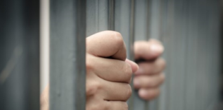 El Tribunal de Garantías Penales de la provincia dictó una sentencia de seis meses de pena privativa de libertad contra William C. P., expresidente de la Junta Parroquial de Santa Fe, tras acoger las pruebas presentadas por la Fiscalía que demostraron su responsabilidad en un hecho de alteración del orden público ocurrido el 28 de febrero de 2022.