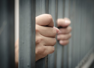El Tribunal de Garantías Penales de la provincia dictó una sentencia de seis meses de pena privativa de libertad contra William C. P., expresidente de la Junta Parroquial de Santa Fe, tras acoger las pruebas presentadas por la Fiscalía que demostraron su responsabilidad en un hecho de alteración del orden público ocurrido el 28 de febrero de 2022.