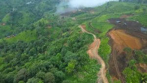 Crece la preocupación en la provincia de Bolívar ante los impactos ambientales y sociales provocados por el proyecto minero Curipamba - El Domo, operado por la empresa CURIMINING. Las comunidades locales advierten que la actividad extractiva ya está generando efectos graves en la zona y exigen una acción urgente para evitar una devastación total.