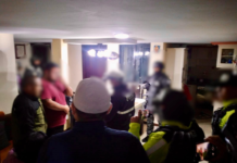 Siete personas fueron procesadas en Riobamba, tras un operativo que expuso una presunta red de captación ilegal de dinero, que habría afectado a más de 464 familias en Chimborazo. Aunque la Fiscalía pidió prisión preventiva, el juez de Garantías Penales dictó medidas cautelares no privativas de libertad, mientras avanza una investigación que revela uno de los esquemas financieros más graves de los últimos años en la provincia.