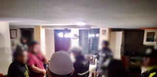 Siete personas fueron procesadas en Riobamba, tras un operativo que expuso una presunta red de captación ilegal de dinero, que habría afectado a más de 464 familias en Chimborazo. Aunque la Fiscalía pidió prisión preventiva, el juez de Garantías Penales dictó medidas cautelares no privativas de libertad, mientras avanza una investigación que revela uno de los esquemas financieros más graves de los últimos años en la provincia.