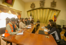 Los municipios de Riobamba y Guano intentan unir esfuerzos para intervenir los últimos tres kilómetros de una quebrada que atraviesa ambas jurisdicciones y que ha tenido un deterioro progresivo. La reunión de la Mesa Técnica Salvemos las Quebradas, estuvo conformada por el Municipio de Riobamba, junto a delegados técnicos del GAD Municipal de Guano.