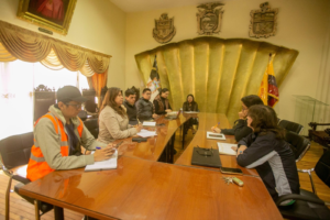 Los municipios de Riobamba y Guano intentan unir esfuerzos para intervenir los últimos tres kilómetros de una quebrada que atraviesa ambas jurisdicciones y que ha tenido un deterioro progresivo. La reunión de la Mesa Técnica Salvemos las Quebradas, estuvo conformada por el Municipio de Riobamba, junto a delegados técnicos del GAD Municipal de Guano.