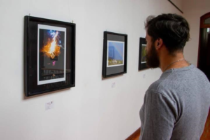 El Municipio de Riobamba abre sus puertas a una vivencia cultural y sensorial única con la exposición fotográfica “Qhapac Ñan: Momentos, Valores, Simbolismo”, una muestra que invita al público a explorar las profundas raíces espirituales, culturales y naturales del Ecuador.