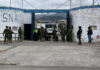 La crisis en la cárcel de Riobamba persiste como un claro reflejo de las fallas estructurales en el sistema penitenciario ecuatoriano. Pese a los constantes operativos militares y requisas, las fugas masivas, la presencia de objetos prohibidos y la violencia interna continúan afectando la seguridad del centro y, por extensión, la tranquilidad de la sociedad.
