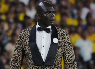 El entrenador Segundo Alejandro Castillo fue sancionado con una multa de 50.000 dólares por una infracción comercial cometida durante la Copa Libertadores. El castigo, se impone por lo que el organismo sudamericano catalogó como "marketing de emboscada".