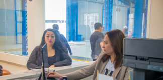 La Dirección de Movilidad del Municipio de Riobamba anunció una medida para facilitar la vida de quienes no pueden realizar sus trámites en días laborables. El Centro de Revisión Técnica Vehicular (CRTV) atenderá también los días sábados desde las 08h00, en un horario pensado para quienes no logran cumplir con este requisito de lunes a viernes.