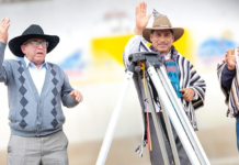 Con una emotiva ceremonia comunitaria, el prefecto de Chimborazo, Hermel Tayupanda colocó la primera piedra del proyecto de mejoramiento del sistema de riego tecnificado impulsado por la Junta de Riego Puelazo, en la parroquia Quimiag. Esta obra marca un paso clave para el fortalecimiento de la agricultura en la zona rural de la provincia.