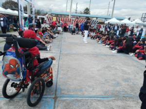 Una tarde de fiesta, comunidad y alegría se vivió este 14 de junio en el barrio Bellavista, con la realización del “Bellavista Fest”, un evento organizado por el Municipio de Riobamba para celebrar la inauguración de la renovada cancha sintética del sector.