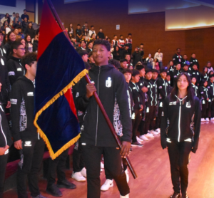 El joven luchador olímpico Jean Carlos Zambrano, con gran presente en la categoría juvenil, ha sido designado como abanderado oficial de la delegación provincial que participará en los I Juegos Nacionales de Ciclo Juvenil 2025, la ceremonia inaugural se realizará este viernes 27 de junio en la ciudad de Portoviejo.