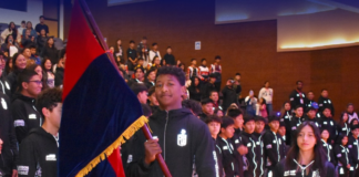 El joven luchador olímpico Jean Carlos Zambrano, con gran presente en la categoría juvenil, ha sido designado como abanderado oficial de la delegación provincial que participará en los I Juegos Nacionales de Ciclo Juvenil 2025, la ceremonia inaugural se realizará este viernes 27 de junio en la ciudad de Portoviejo.