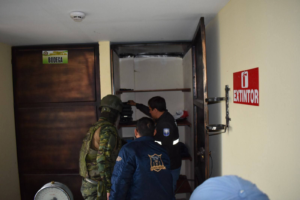 Un arma de fuego, municiones de diferentes calibres y una persona detenida, fue el saldo de un operativo militar ejecutado el 4 de junio en la ciudadela Galápagos, ubicada en el cantón Riobamba, provincia de Chimborazo.