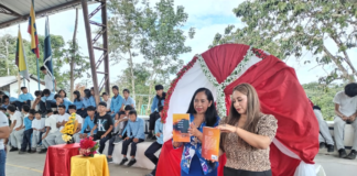 Estudiantes de Canelos presentan libro colectivo “Bajo el cielo de la selva”.