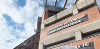 Dylan Vargas, reconocido músico y docente de la ciudad de Riobamba, ha denunciado públicamente que, su identidad, documentos y firma fueron falsificados para adjudicar un contrato público millonario, en un hecho que pone en jaque la transparencia en la administración pública provincial.