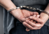 Veintinueve años y cuatro meses de prisión, esa fue la sentencia impuesta a un hombre hallado culpable de violar a una adolescente de 13 años en una comunidad rural del cantón Guamote. Pero más allá de las cifras, la historia revela un patrón dolorosamente común: un adulto que se gana la confianza de una menor y la traiciona de la manera más brutal.