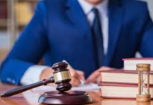 El Pleno del Consejo de la Judicatura (CJ) resolvió suspender el 3 de junio de sus funciones a un agente fiscal del cantón Pallatanga, provincia de Chimborazo, luego de que se comprobara su implicación en una agresión física contra un fiscal del cantón Riobamba.