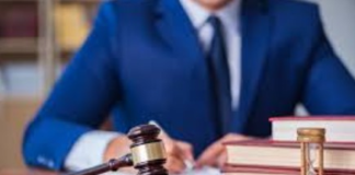 El Pleno del Consejo de la Judicatura (CJ) resolvió suspender el 3 de junio de sus funciones a un agente fiscal del cantón Pallatanga, provincia de Chimborazo, luego de que se comprobara su implicación en una agresión física contra un fiscal del cantón Riobamba.