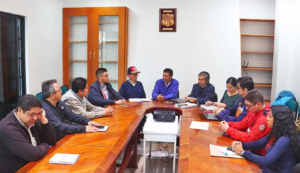 Con el objetivo de fortalecer la prevención y respuesta ante emergencias ambientales, la Prefectura de Bolívar, bajo el liderazgo del prefecto Aníbal Cornel Monar, quien además preside el Comité de Operaciones de Emergencia (COE) Provincial, articuló este 5 de junio, una reunión técnica interinstitucional para socializar el nuevo Plan de Prevención de Incendios Forestales.