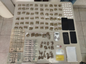La Policía Nacional del Ecuador, a través de la Jefatura de Policía Judicial de la Subzona Bolívar, ejecutó un exitoso operativo este 12 de junio, en el sector La Cuarenta, en el cantón Las Naves, que culminó con la aprehensión de un ciudadano presuntamente vinculado al Grupo Armado Organizado “Los Choneros”, por el presunto delito de tráfico ilícito de sustancias sujetas a fiscalización.