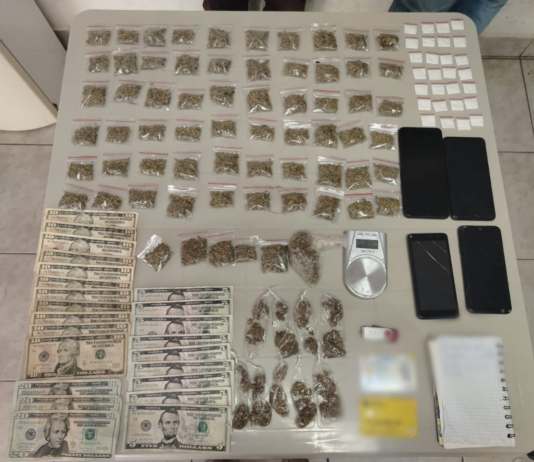La Policía Nacional del Ecuador, a través de la Jefatura de Policía Judicial de la Subzona Bolívar, ejecutó un exitoso operativo este 12 de junio, en el sector La Cuarenta, en el cantón Las Naves, que culminó con la aprehensión de un ciudadano presuntamente vinculado al Grupo Armado Organizado “Los Choneros”, por el presunto delito de tráfico ilícito de sustancias sujetas a fiscalización.