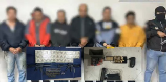 Una banda delictiva dedicada a fabricar y distribuir armas y municiones en algunas provincias de Ecuador, fue desarticulada en un operativo realizado en tres provincias. La Policía informó este 13 de junio que intervinieron y allanaron ocho inmuebles en Quito, Pichincha; San Miguel, en Bolívar, y Moraspungo, en Cotopaxi.