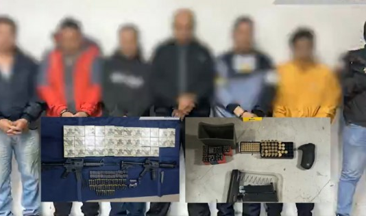 Una banda delictiva dedicada a fabricar y distribuir armas y municiones en algunas provincias de Ecuador, fue desarticulada en un operativo realizado en tres provincias. La Policía informó este 13 de junio que intervinieron y allanaron ocho inmuebles en Quito, Pichincha; San Miguel, en Bolívar, y Moraspungo, en Cotopaxi.