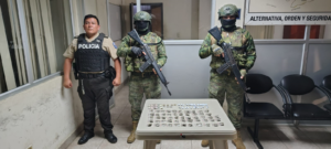 En una acción conjunta entre la Policía Nacional y autoridades locales, se ejecutó un operativo este martes tras una alerta ciudadana que advertía sobre un presunto intento de sicariato. La denuncia señalaba que una pareja un hombre de nacionalidad venezolana y una mujer ecuatoriana podría estar en peligro inminente.