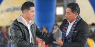 En el marco del Programa Provincial para el Fortalecimiento de la Seguridad Alimentaria, la Prefectura de Chimborazo, a través de la Dirección de Desarrollo Social, realizó este 30 de mayo una entrega significativa de pollos de postura a comunidades rurales de las parroquias Sevilla y Pumallacta, en el cantón Alausí