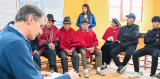 La Unach avanza con un proyecto innovador que rescata las tradiciones orales de las comunidades kichwa de la provincia. Bajo la dirección de Luis Alberto Tuaza, vicerrector de Investigación, y gracias al apoyo de la Firebird Foundation for Anthropological Research de Estados Unidos, se desarrolla la iniciativa “El lenguaje del agua: historias kichwa del páramo de altura en los Andes ecuatorianos”.